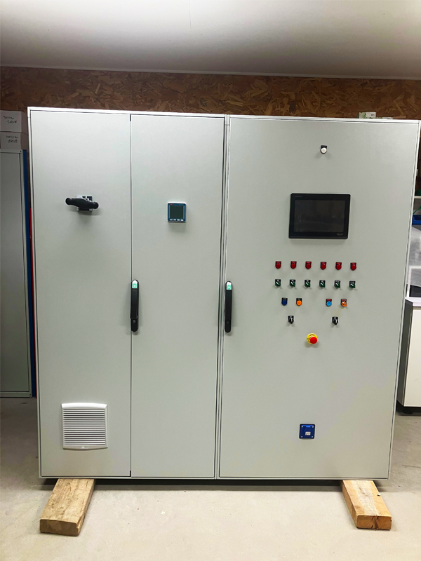 Confection armoire pompage à l’atelier Rouillé Électricité